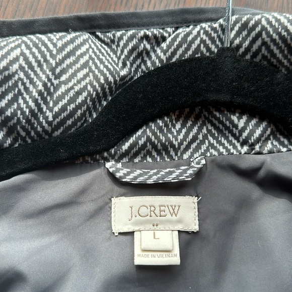 L J. Crew Women’s down herringbone ‘Excursion’ vest. Grey & white/grey trim. EUC - Picture 5 of 15